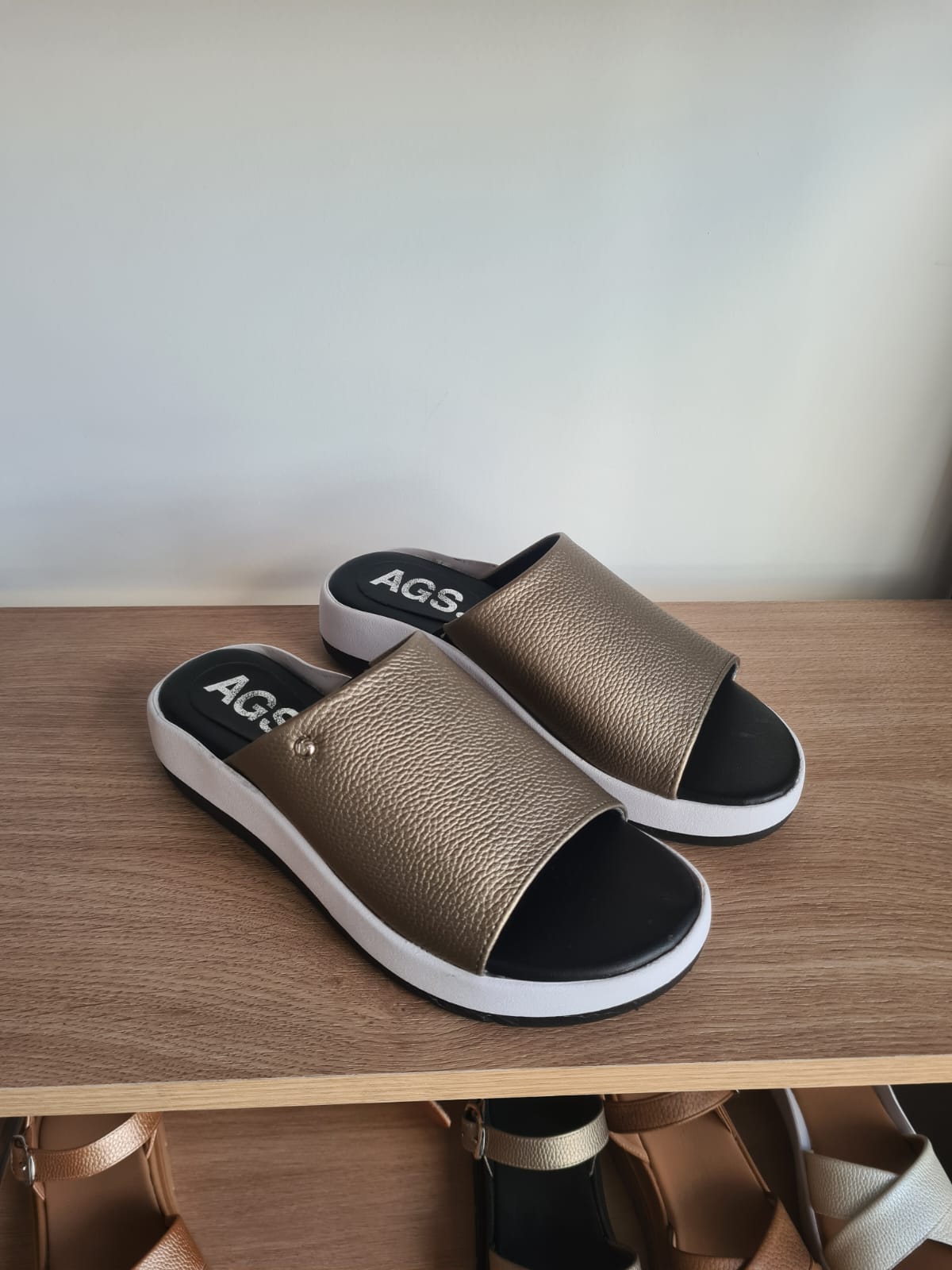 Thumbnail img_01KGK3ZNNYEPHEY18N7QSVP6KY